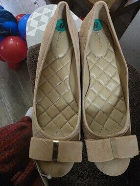 Michael Kors Beige Suede Bow Heals